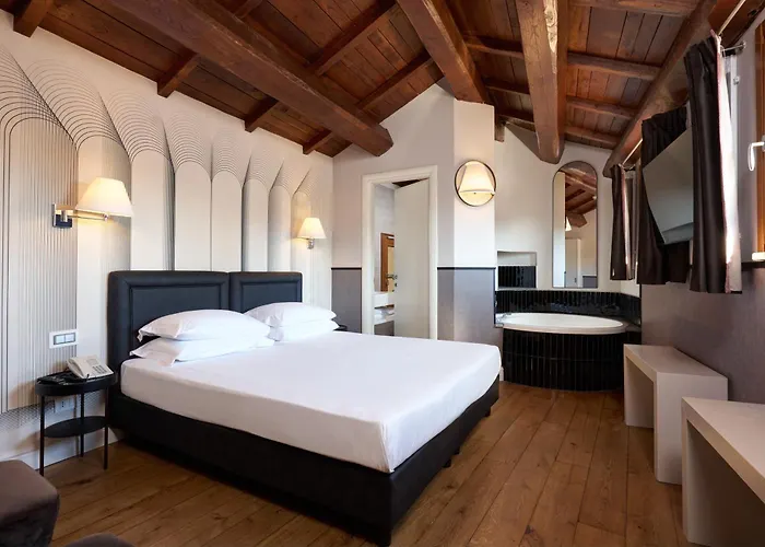 Navona Palace Collection
